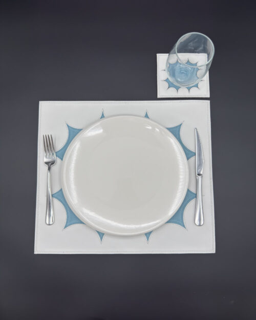 Leather place mat, square shape with a light blue center and the outside in white, cut like a cloud